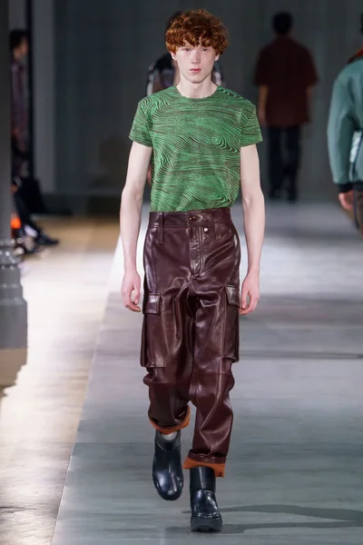 Look 10